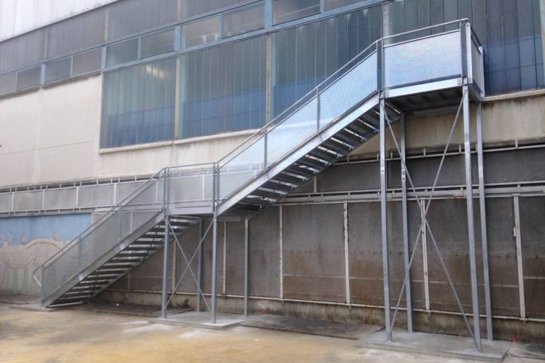 escalier droit avec palier intermediaire